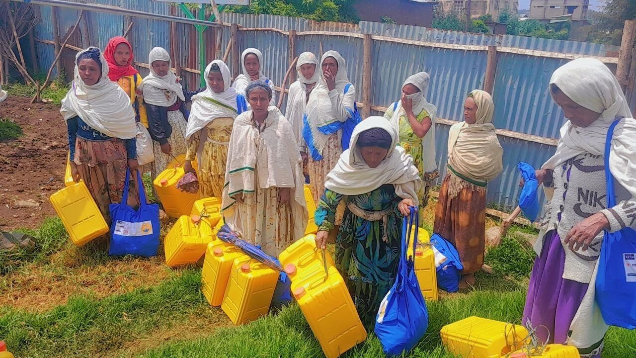 ከ7 ሚሊዮን ብር በላይ ወጪ በማድረግ ለተጋላጭ ሴቶችና ልጃገረዶች ድጋፍ ተደረገ!!